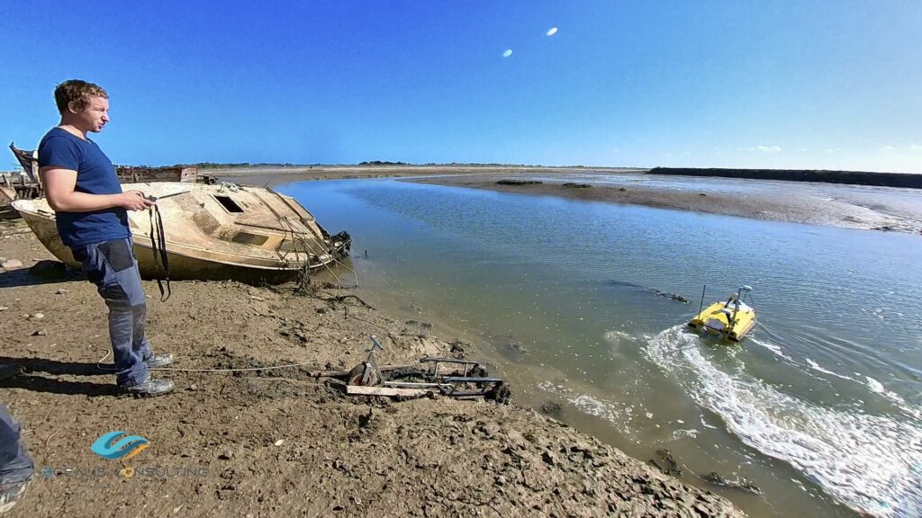 Mise à l'eau du drone bathymétrique USV200 dans les étiers de Noirmoutier